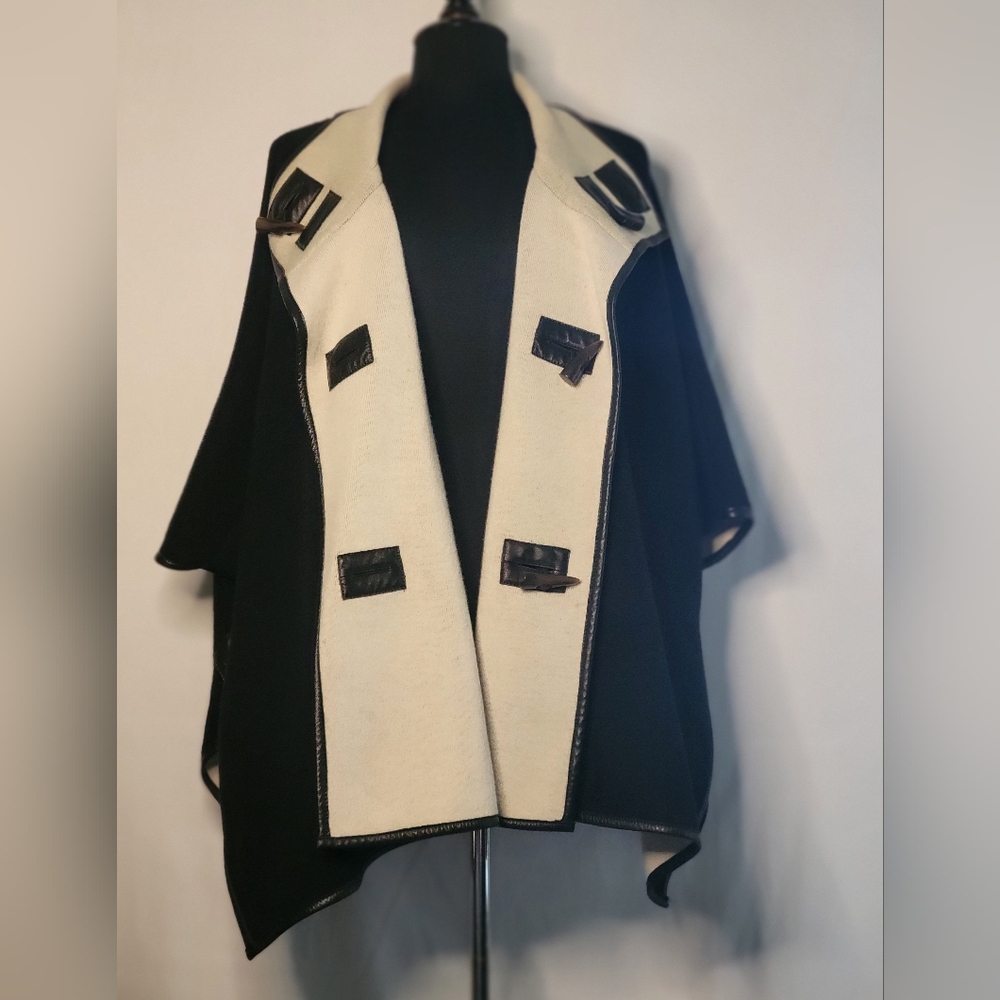 Zoe Couture Reversable Cashmere Wool Blend Cape With Soft Leather Piping - Picture 2 of 11